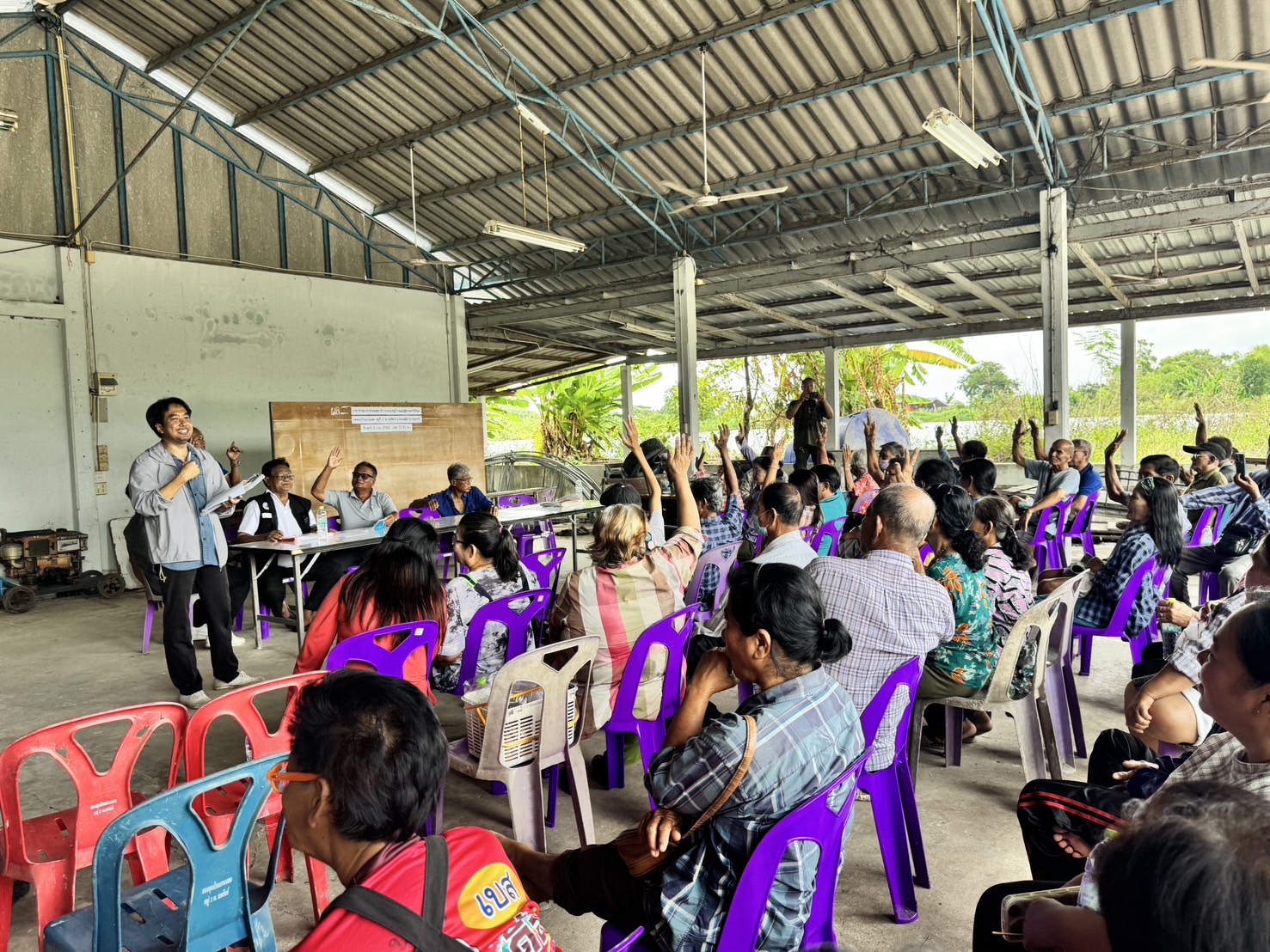 สำนักงานพัฒนาชุมชนอำเภอหนองเสือ “เข้าร่วมการประชุมประชาคมสมาชิกกองทุนหมู่บ้าน/ผู้แทนครัวเรือน บ้านเกาะแขม