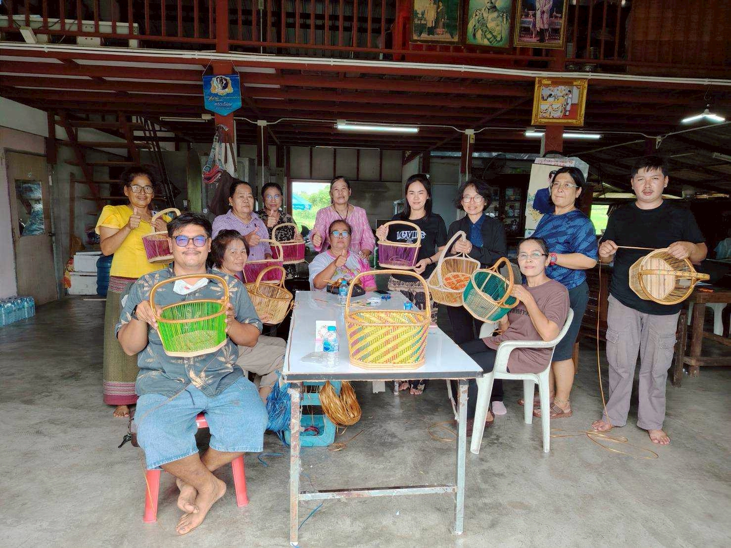 สำนักงานพัฒนาชุมชนอำเภอหนองเสือ “ดำเนินโครงการกิจกรรมพัฒนาต่อยอดกลุ่มอาชีพ”